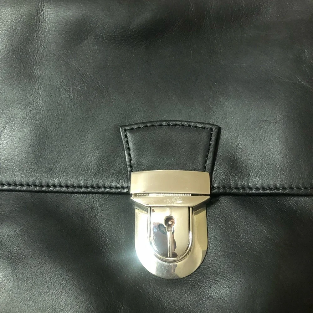 LEVENGER BREIF CASE NEW WITHOUT TAGS